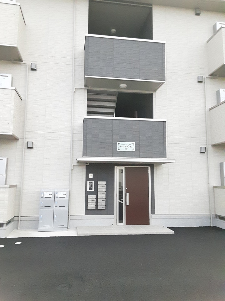 19/30 エントランス