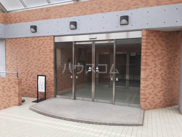 21/30 エントランス