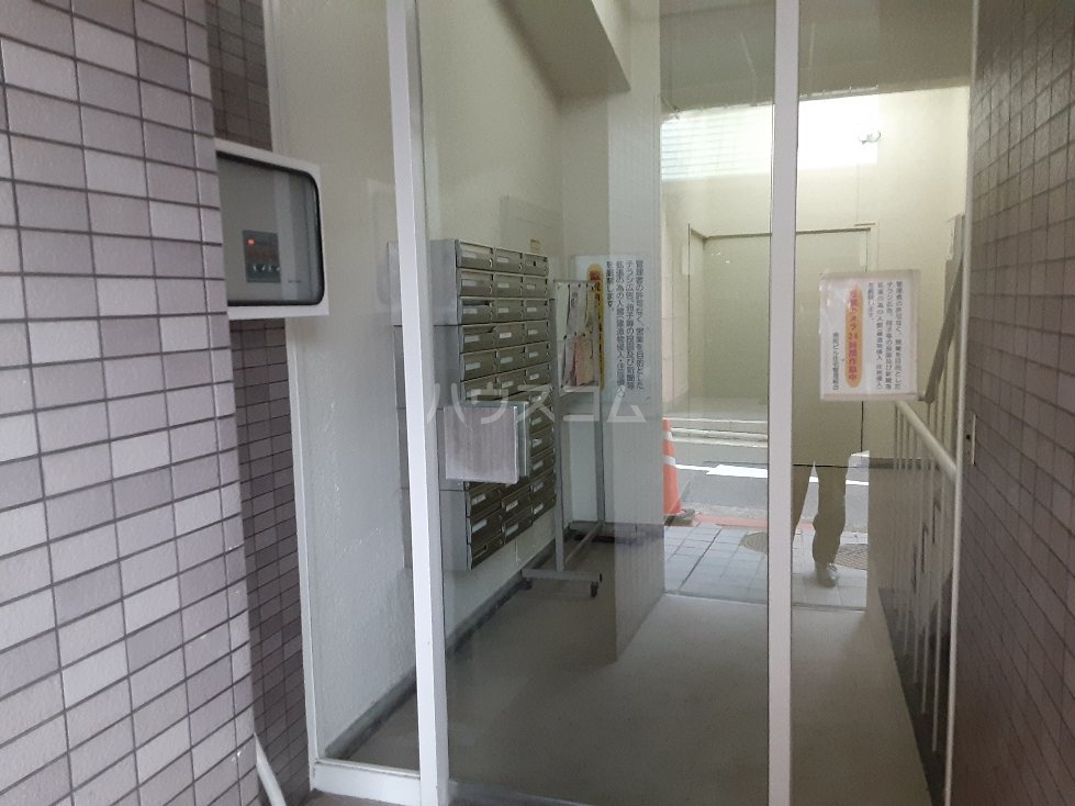 21/28 エントランス