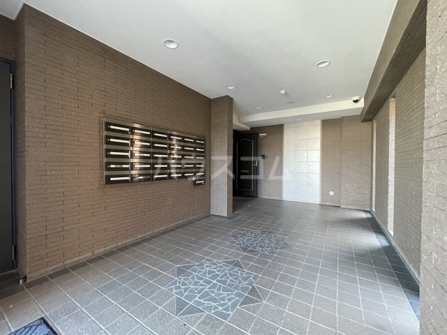 23/30 エントランス