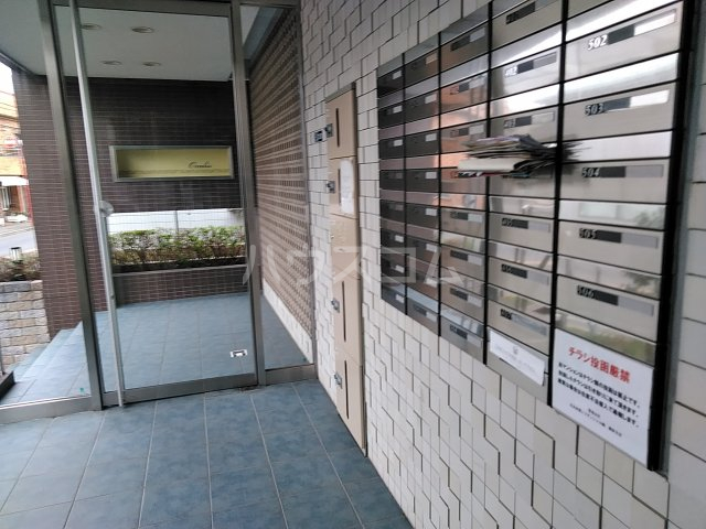 18/28 エントランス