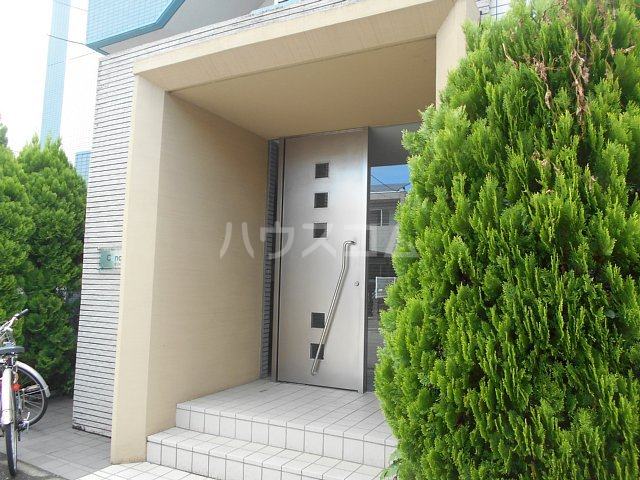 23/30 エントランス