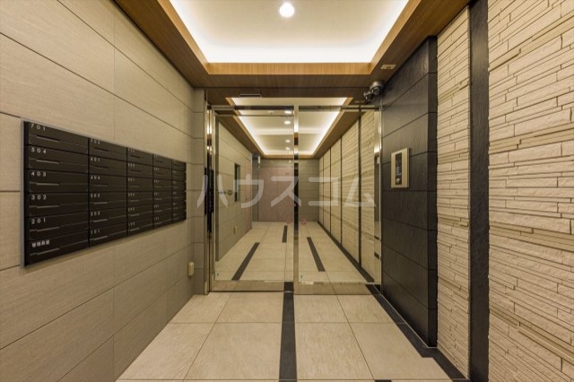 20/30 エントランス