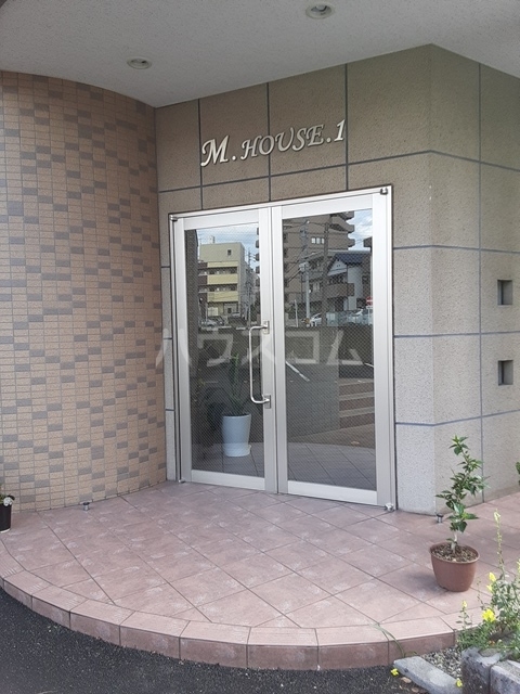 28/30 エントランス