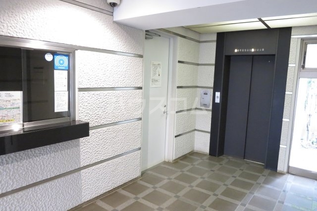 18/28 エントランス