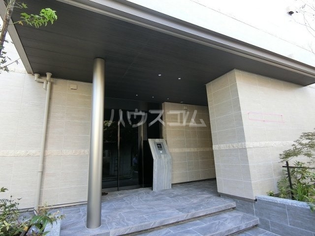 22/23 エントランス