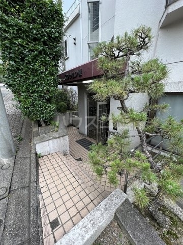 26/30 エントランス