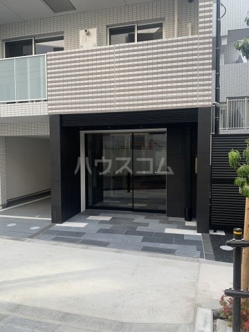 21/30 エントランス