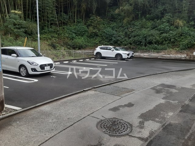 23/26 駐車場