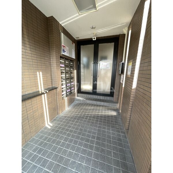 17/21 エントランス