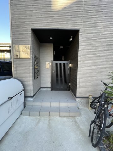 25/30 エントランス