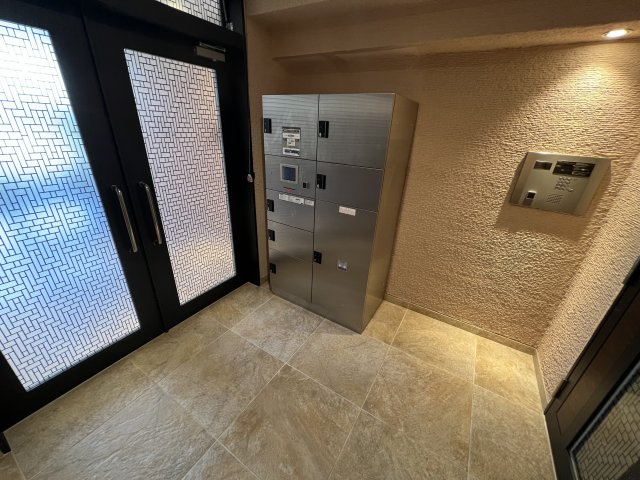 17/25 エントランス