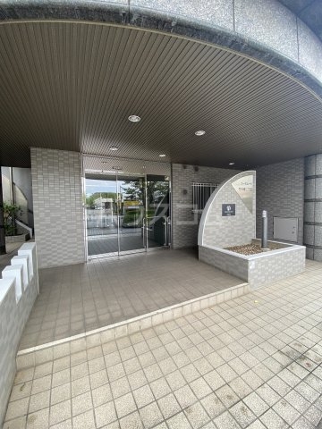 28/30 エントランス