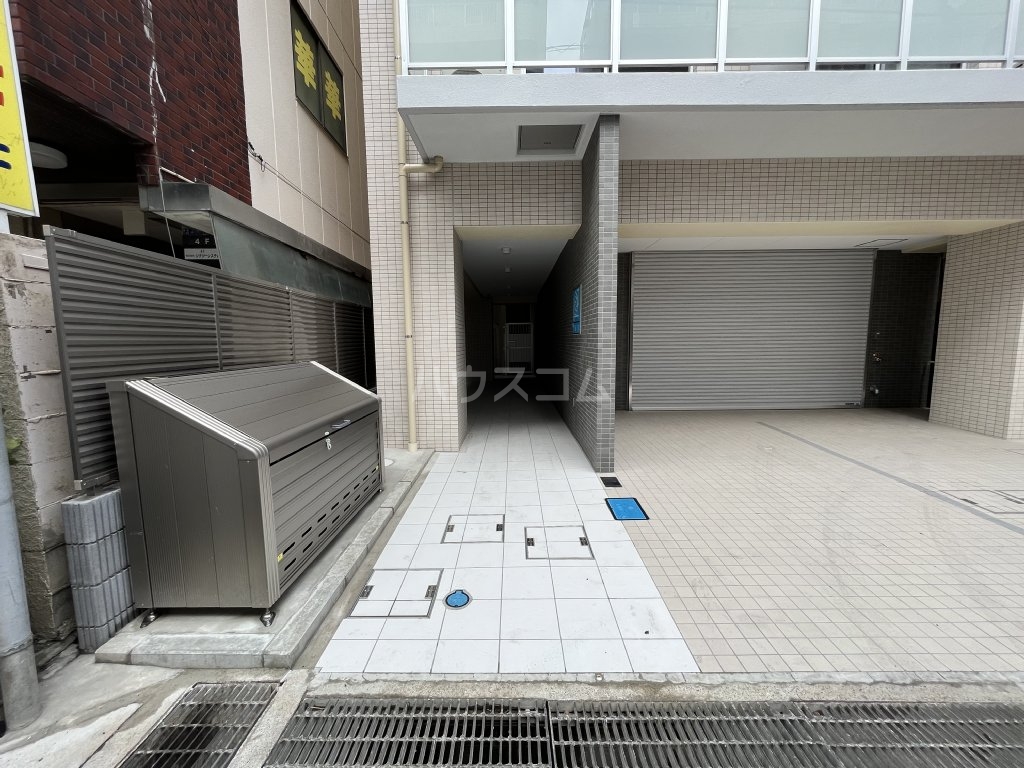 27/30 エントランス