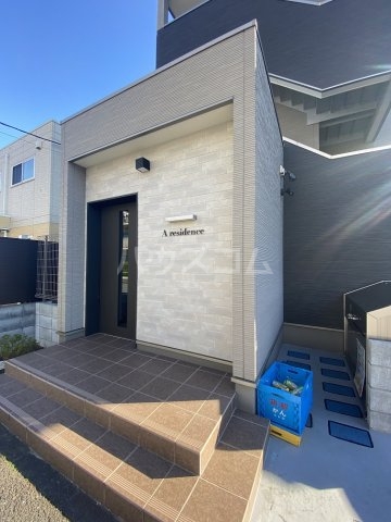 23/28 エントランス