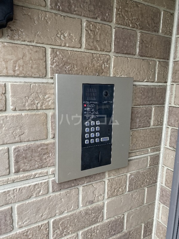 27/30 エントランス