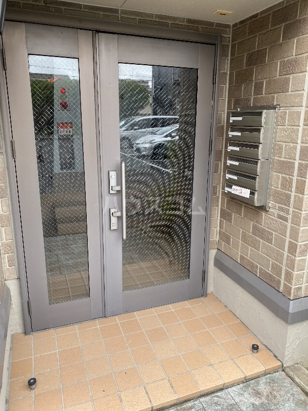 26/30 エントランス