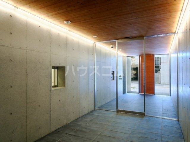 24/30 エントランス