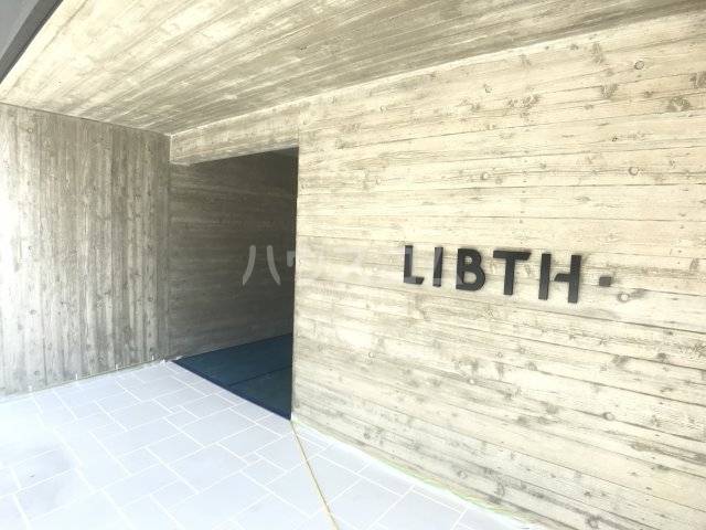 27/30 エントランス