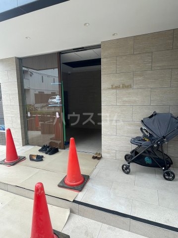 28/30 エントランス