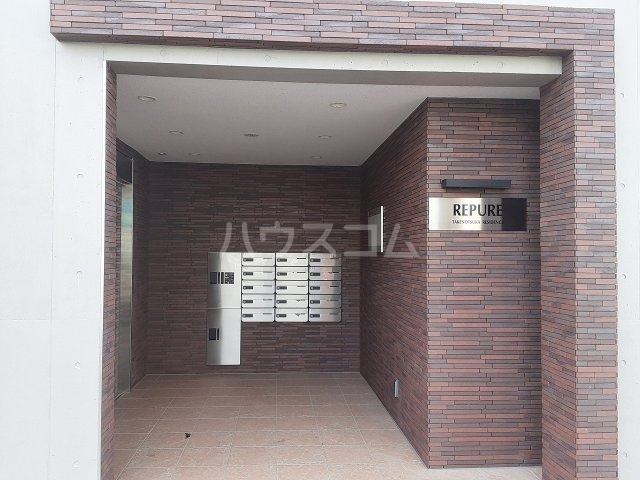 18/21 エントランス