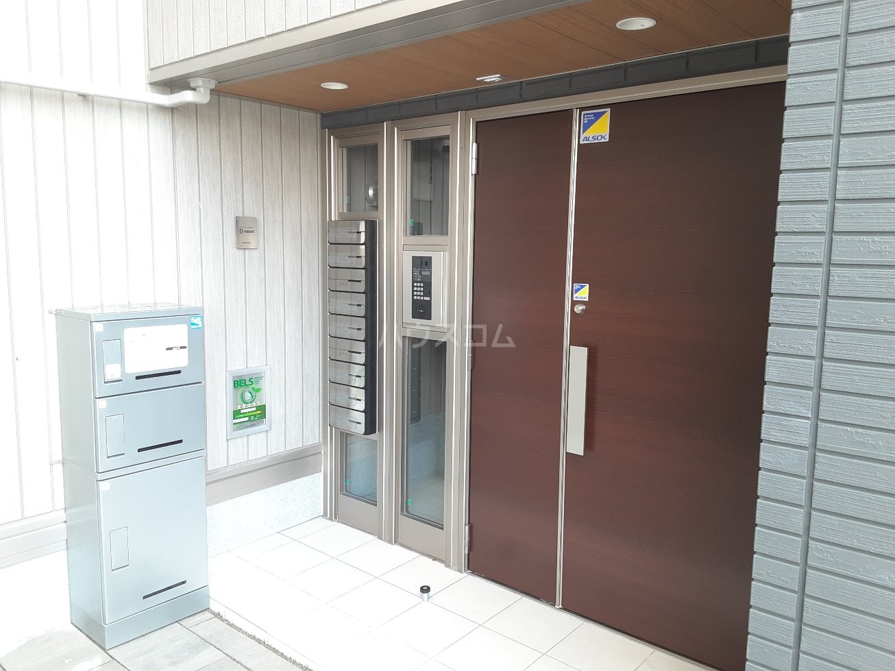 28/30 エントランス