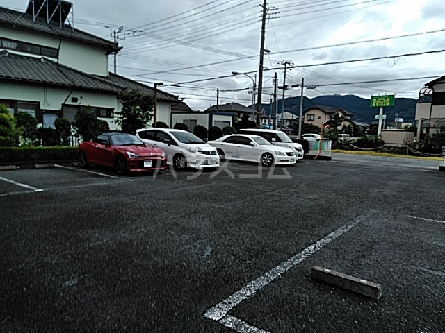 23/28 駐車場