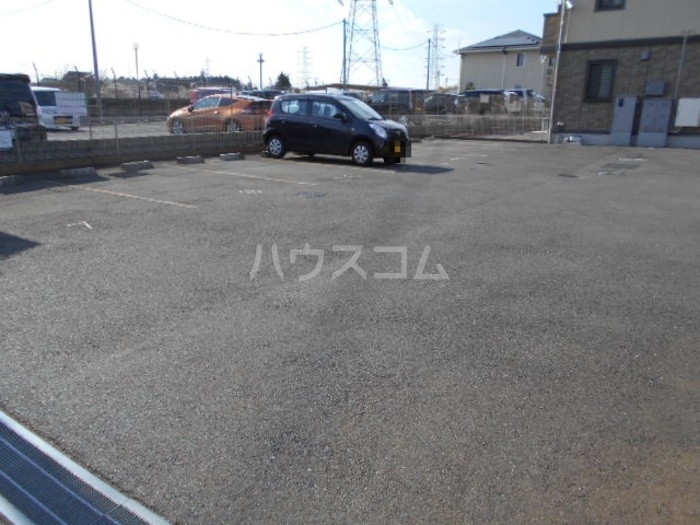 18/28 駐車場