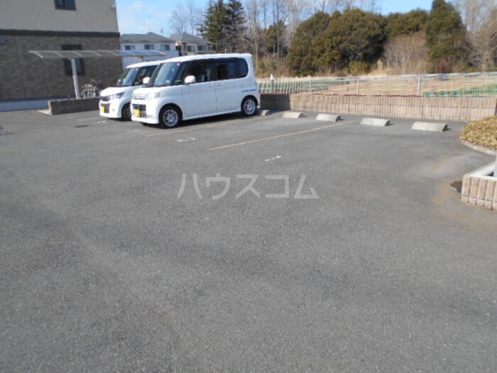 18/28 駐車場