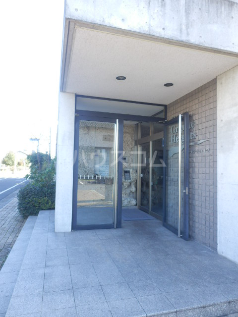 21/30 エントランス