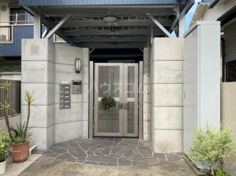 17/20 エントランス