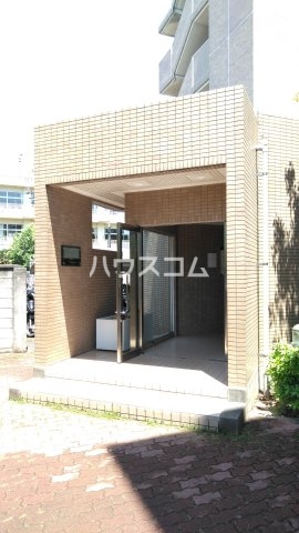 25/26 エントランス