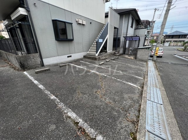 28/30 駐車場