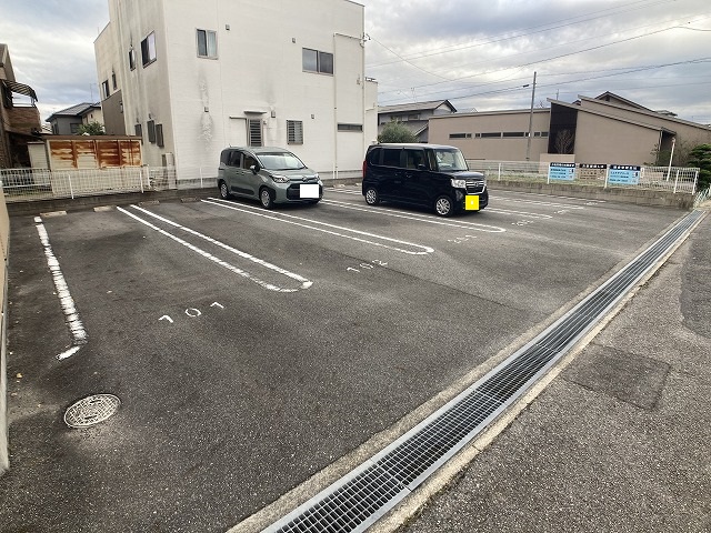 26/30 駐車場