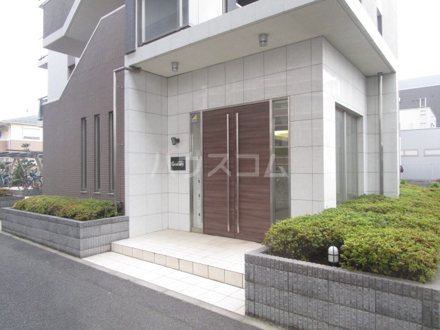 21/30 エントランス