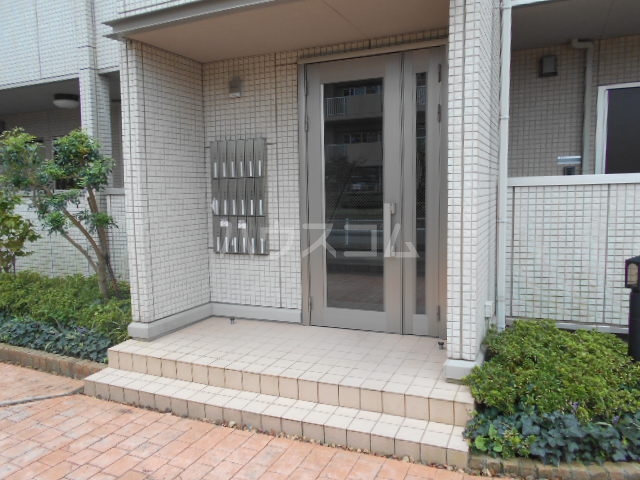 18/27 エントランス