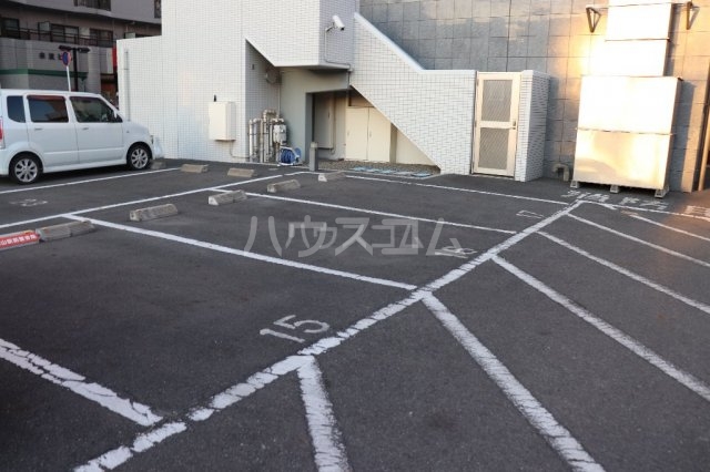 28/30 駐車場