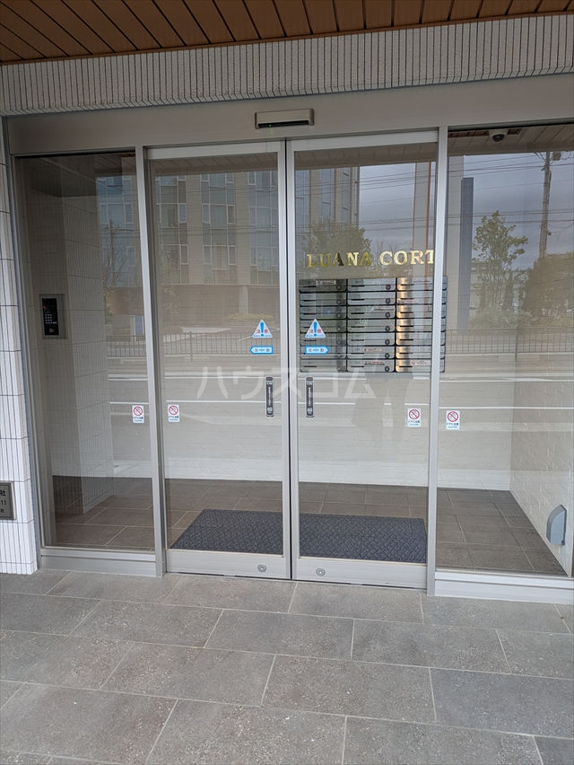 28/30 エントランス