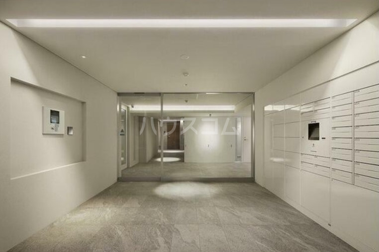 24/30 エントランス