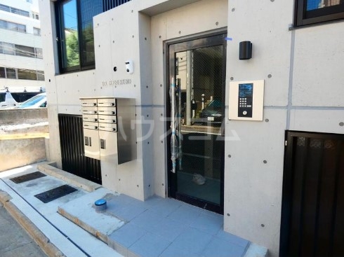 13/23 エントランス