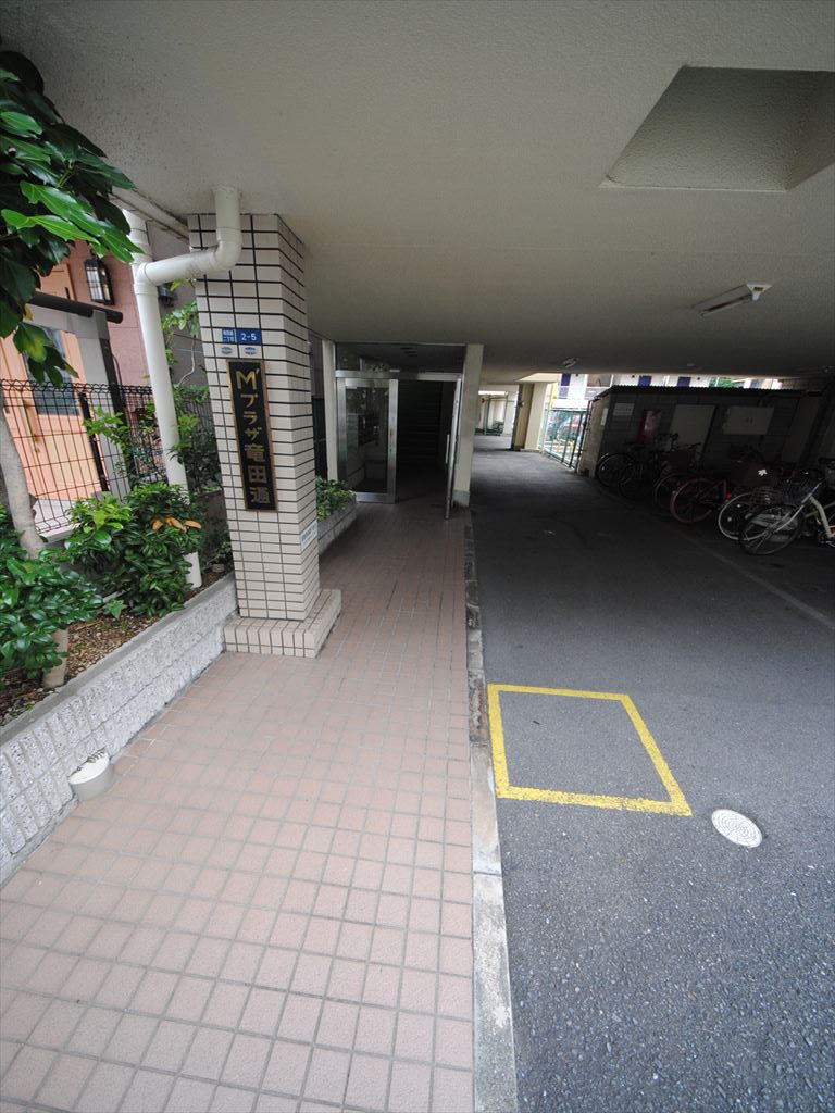 22/29 エントランス