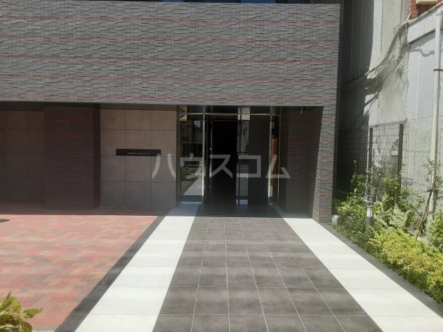 27/30 エントランス