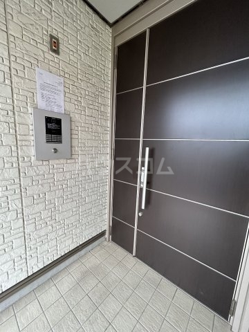 23/27 エントランス