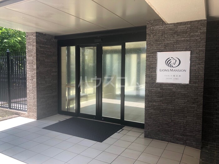 16/21 エントランス