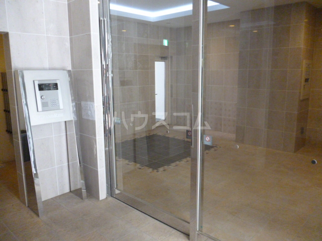 18/28 エントランス