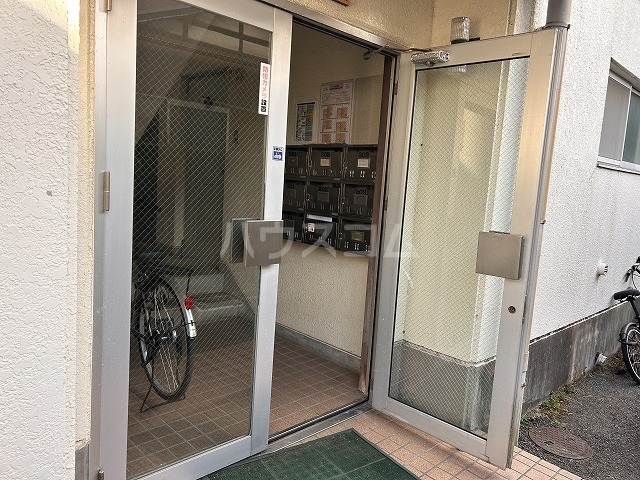 24/30 エントランス