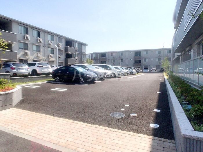 18/28 駐車場