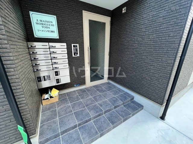 21/27 エントランス