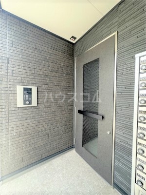 25/30 エントランス