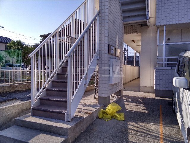 21/30 エントランス